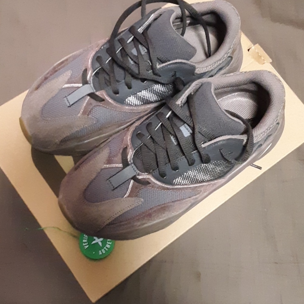 Yeezy Boost 700 Mauve